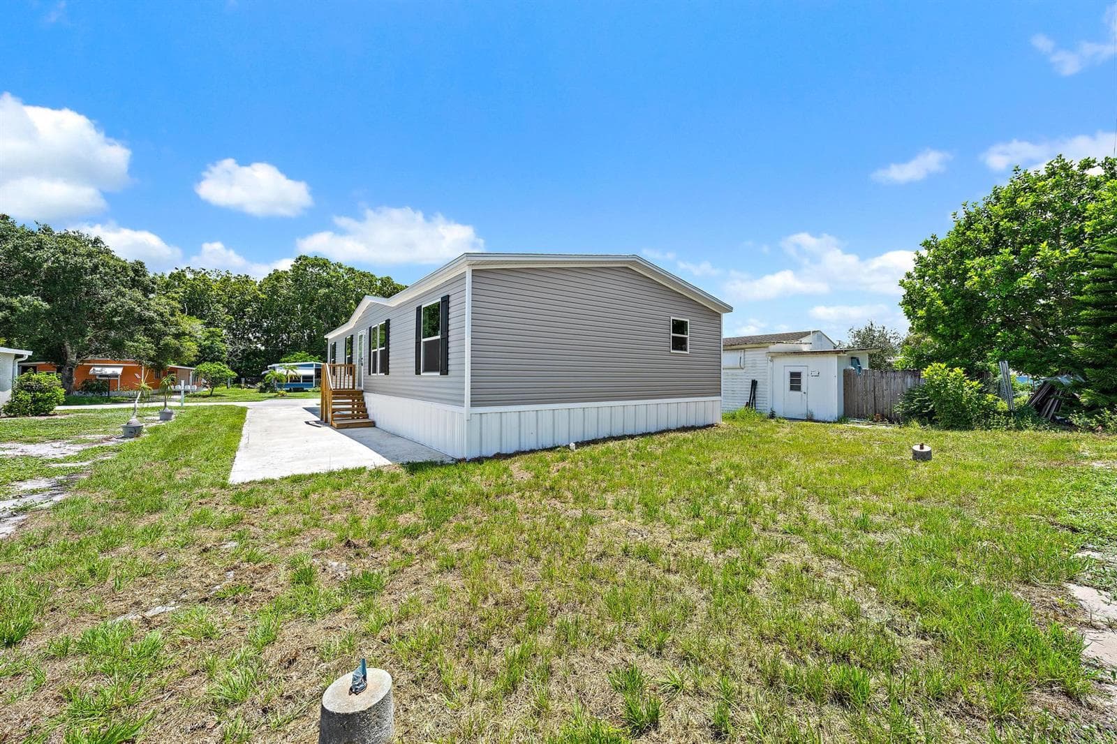 7480 SE EAGLE Avenue, Hobe Sound, FL 33455 photo 2