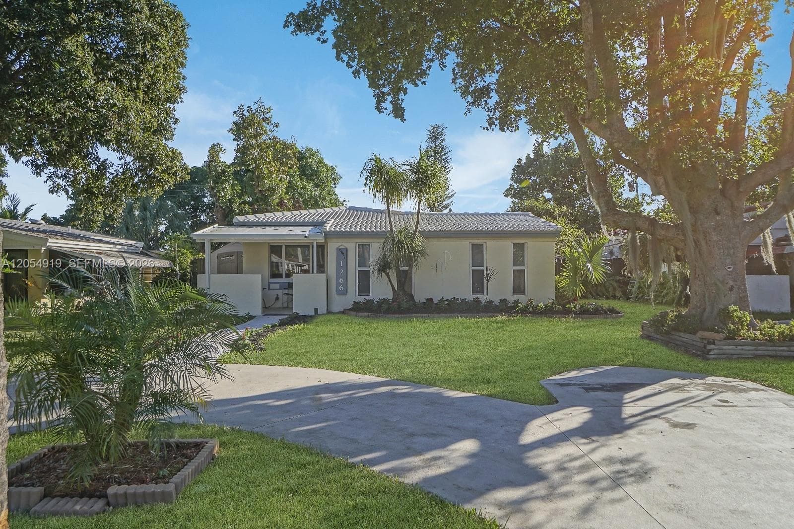 1266 NE 182nd St, North Miami Beach, FL 33162 photo 2