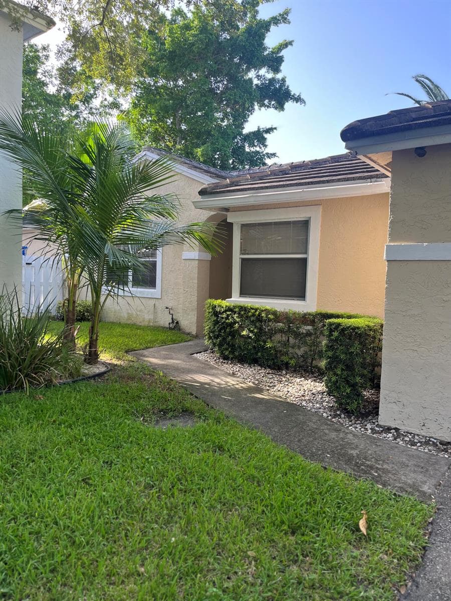 845 NW 98th Avenue, Plantation, FL 33324 photo 2
