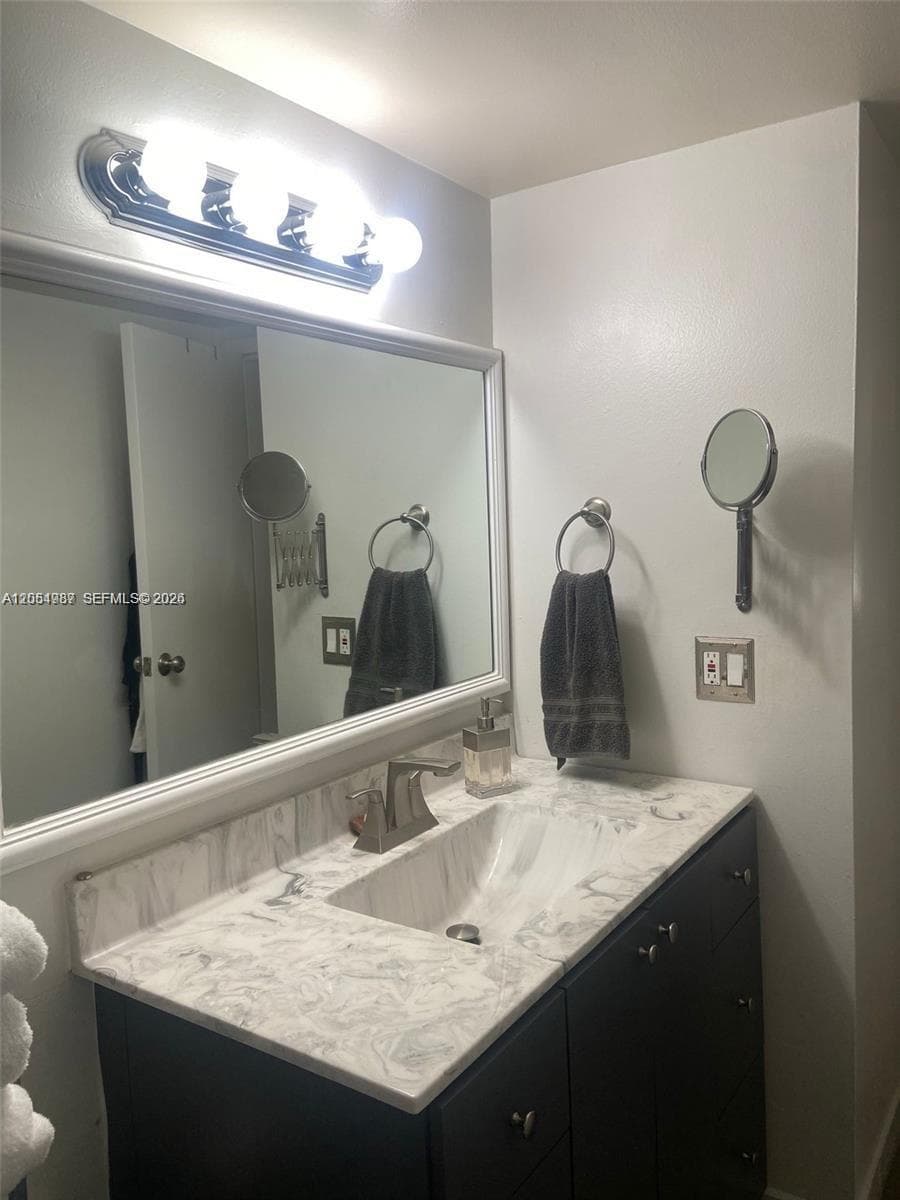 13499 Biscayne Blvd # 1111, North Miami, FL 33181 photo 3