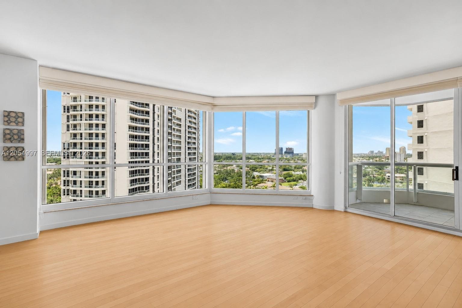 21150 Point Pl # 1605, Aventura, FL 33180 photo 2