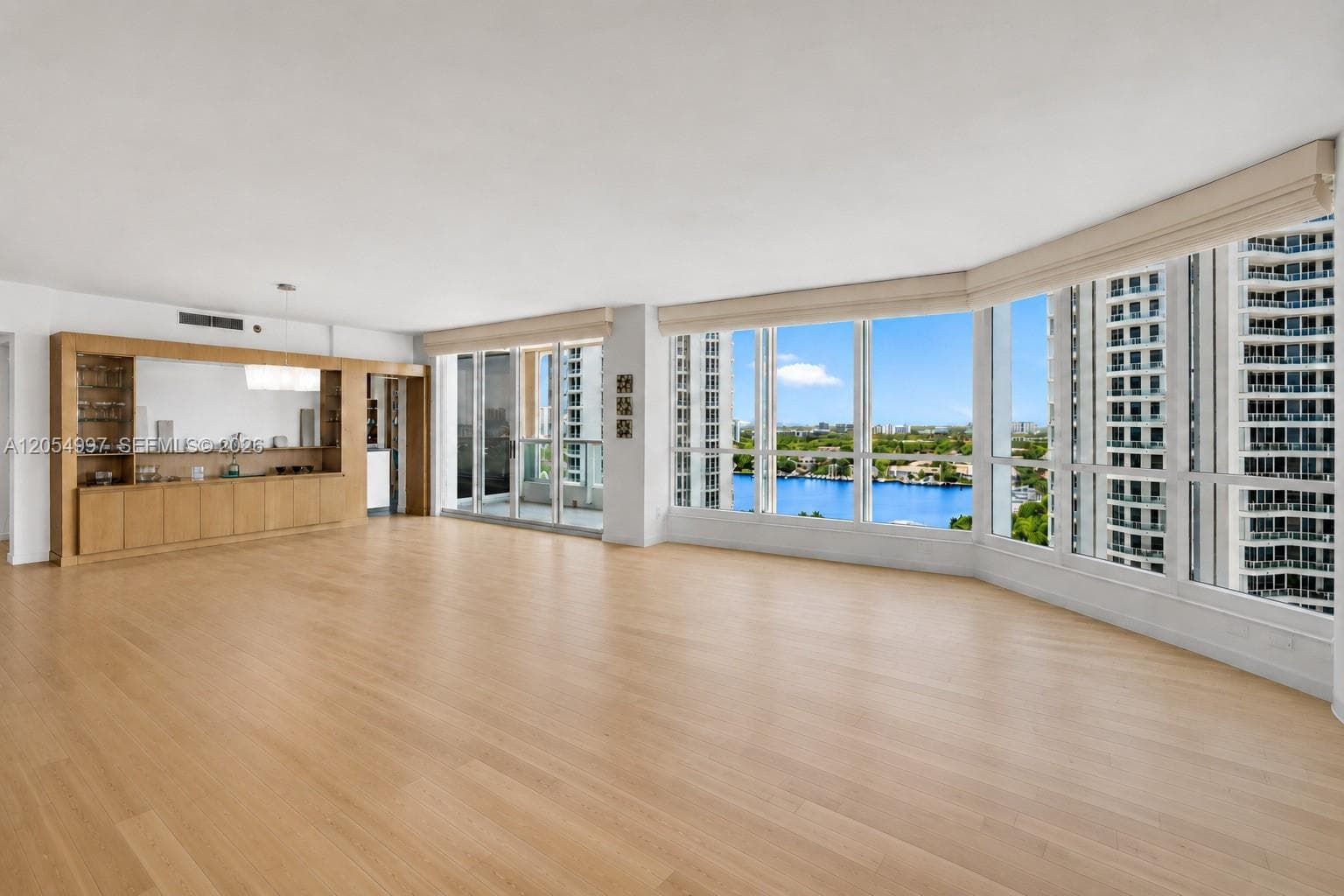 21150 Point Pl # 1605, Aventura, FL 33180 photo 4