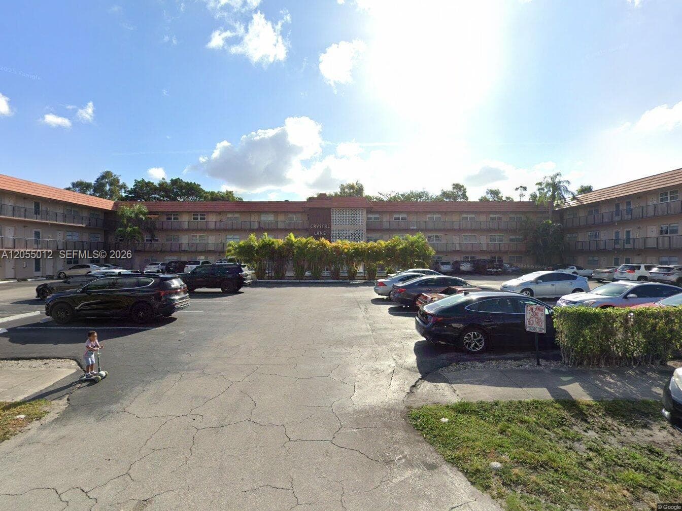 3930 Crystal Lake Dr # 208, Deerfield Beach, FL 33064