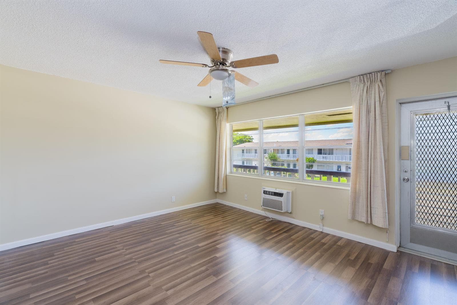 77 Kingswood, West Palm Beach, FL 33417 photo 2