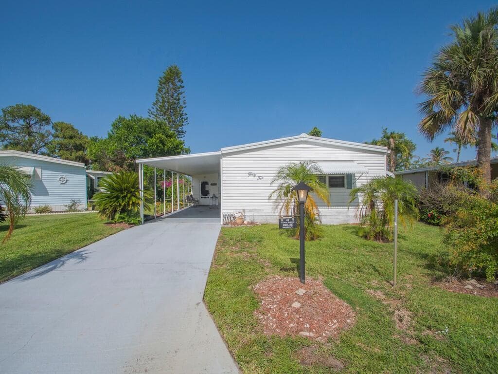 42 Village Lane, Jensen Beach, FL 34957 photo 2
