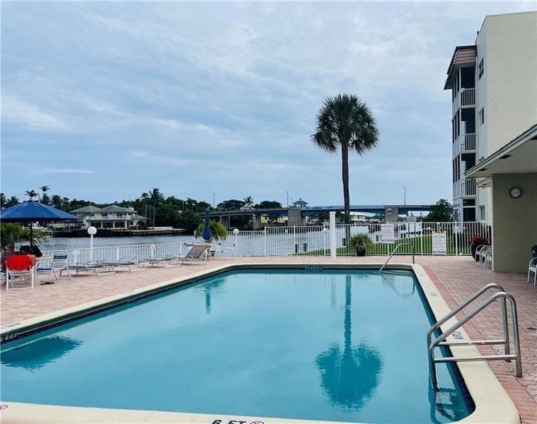 624 SNUG HARBOR Drive # B7, Boynton Beach, FL 33435