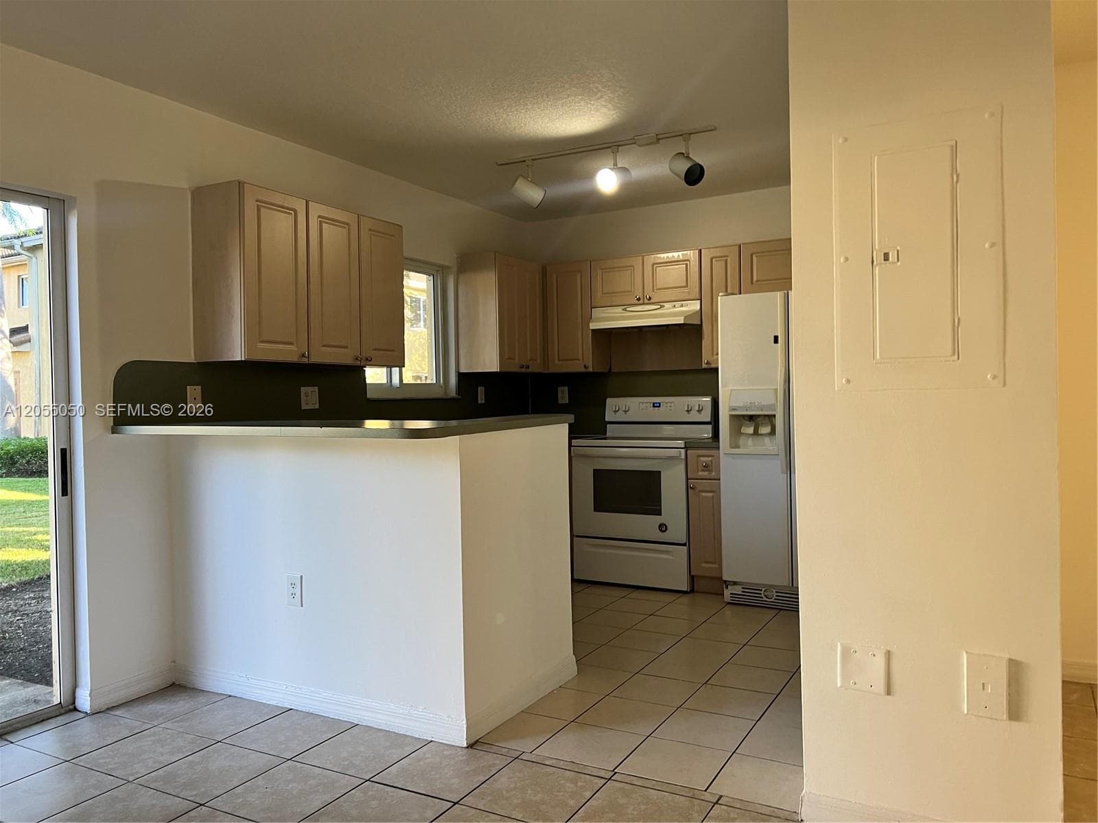 985 NE 33rd Ter # 104, Homestead, FL 33033 photo 4