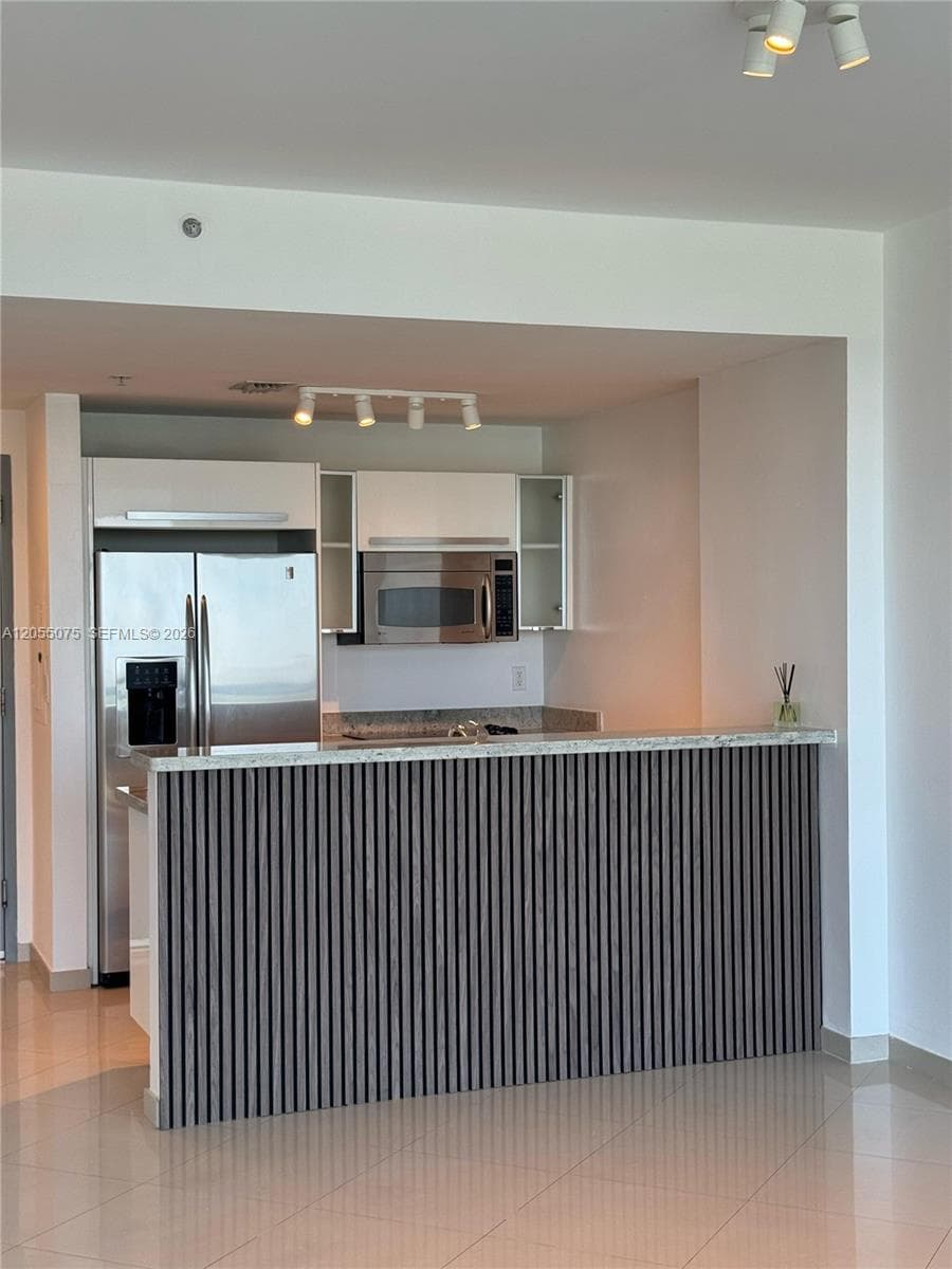 601 NE 36th St # 1205, Miami, FL 33137 photo 3