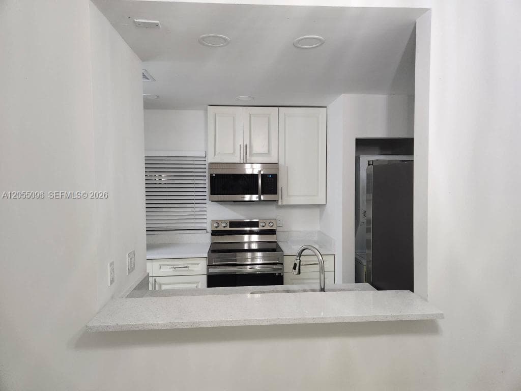 11643 NW 11th St, Pembroke Pines, FL 33026
