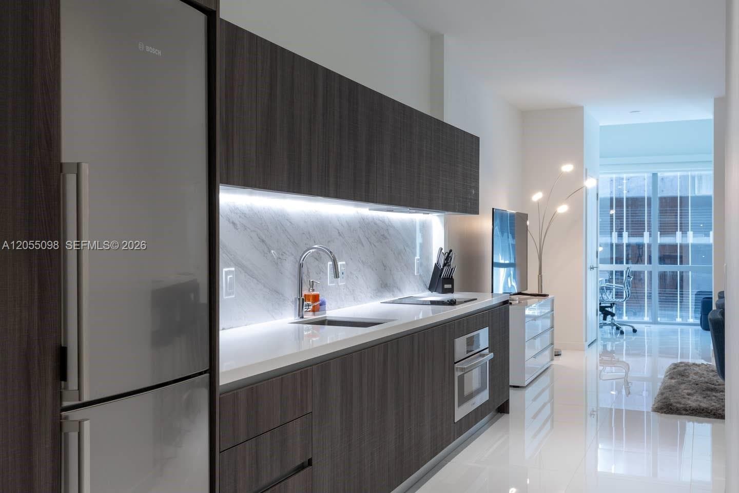 851 NE 1st Ave # 503, Miami, FL 33132 photo 2
