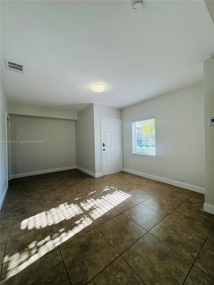 2816 Pine Tree Dr # 3, Miami Beach, FL 33140 photo 3