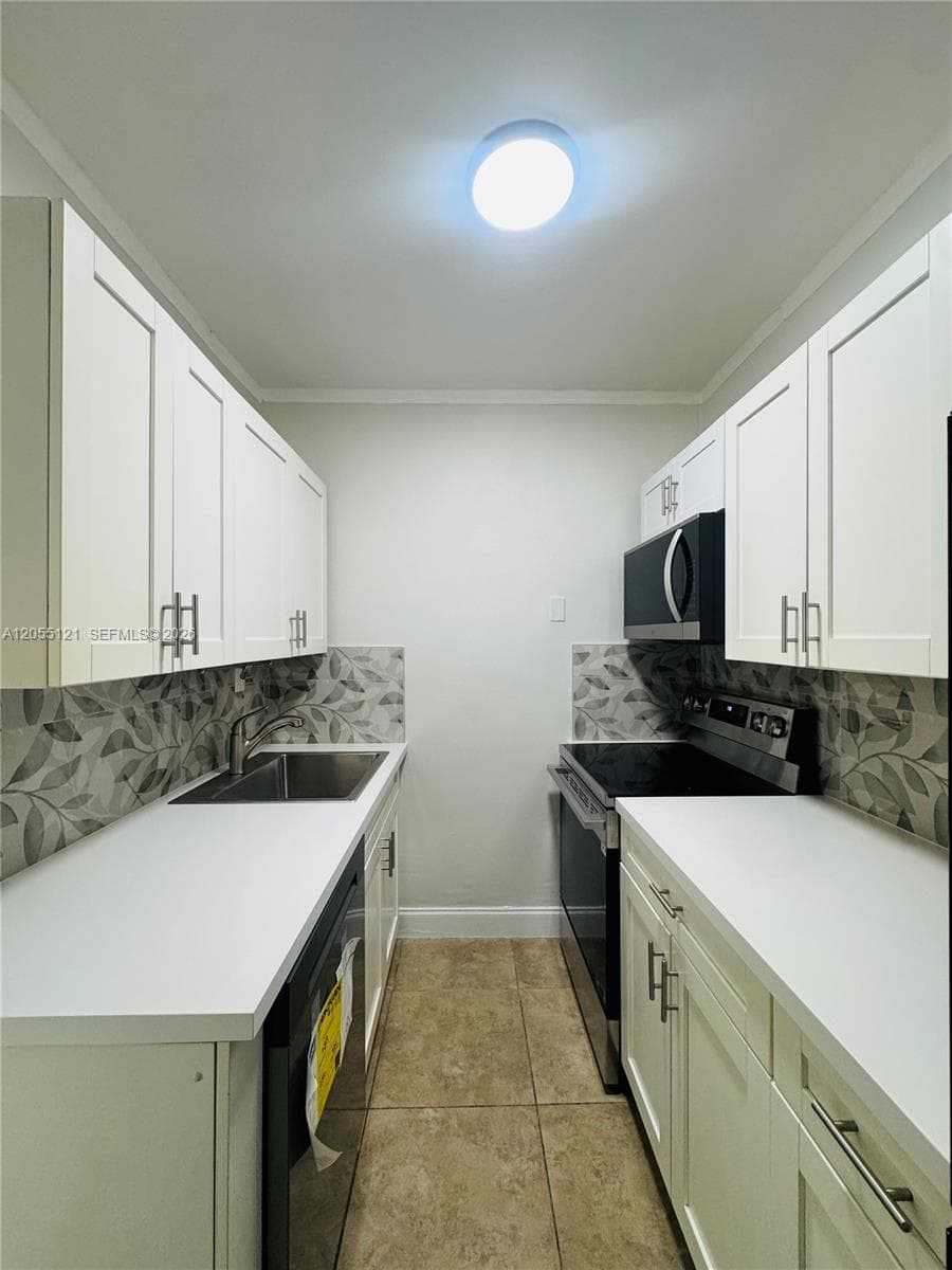 2816 Pine Tree Dr # 3, Miami Beach, FL 33140