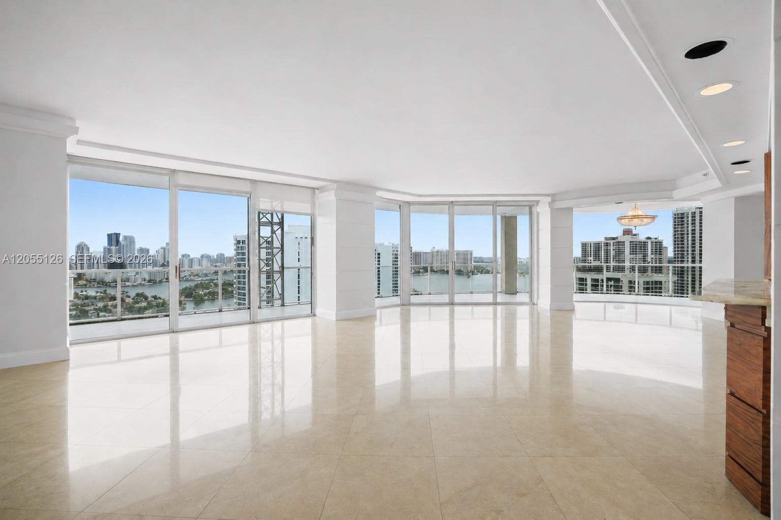 Turnberry Towers photo 2