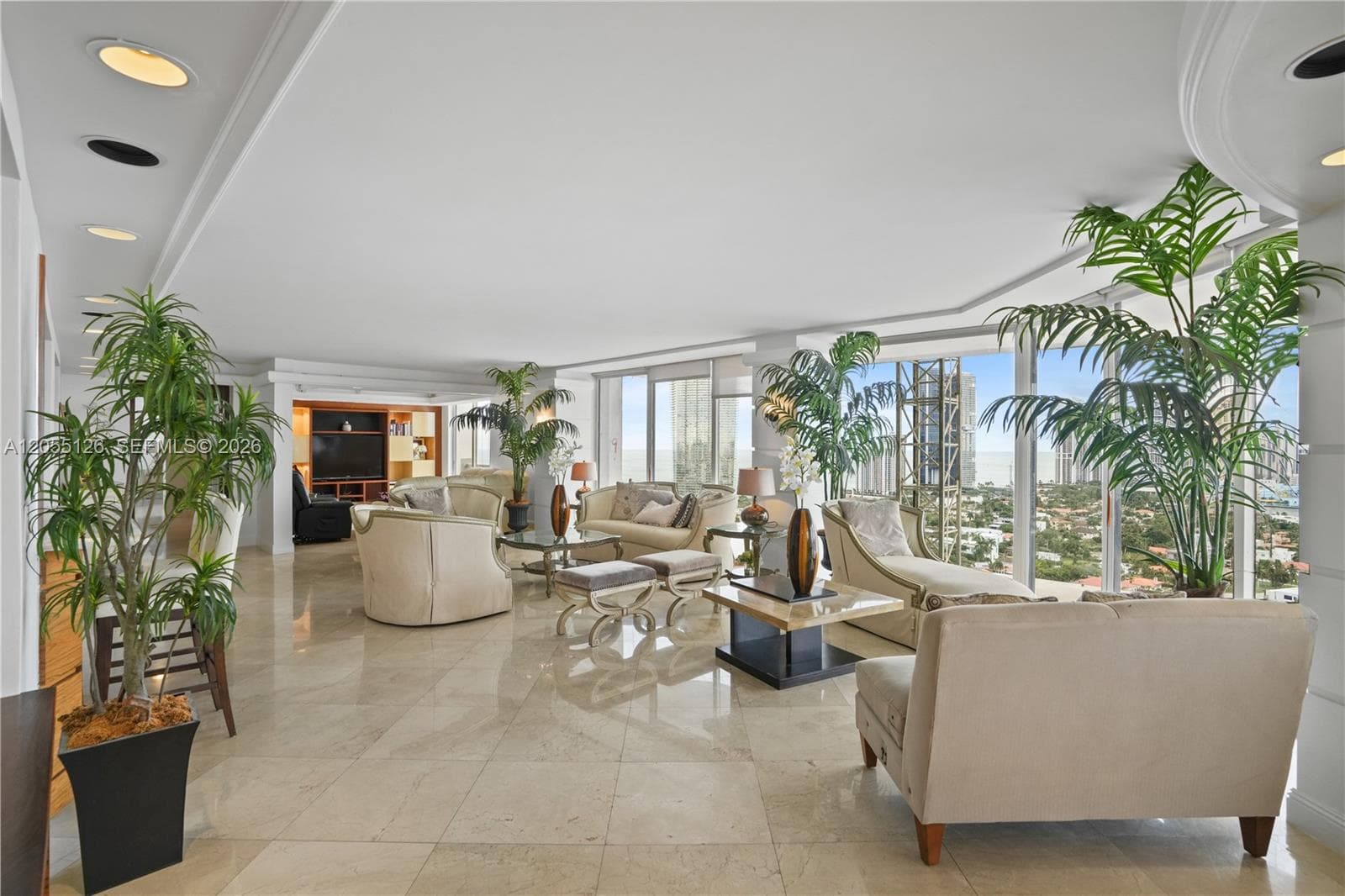 Turnberry Towers photo 3