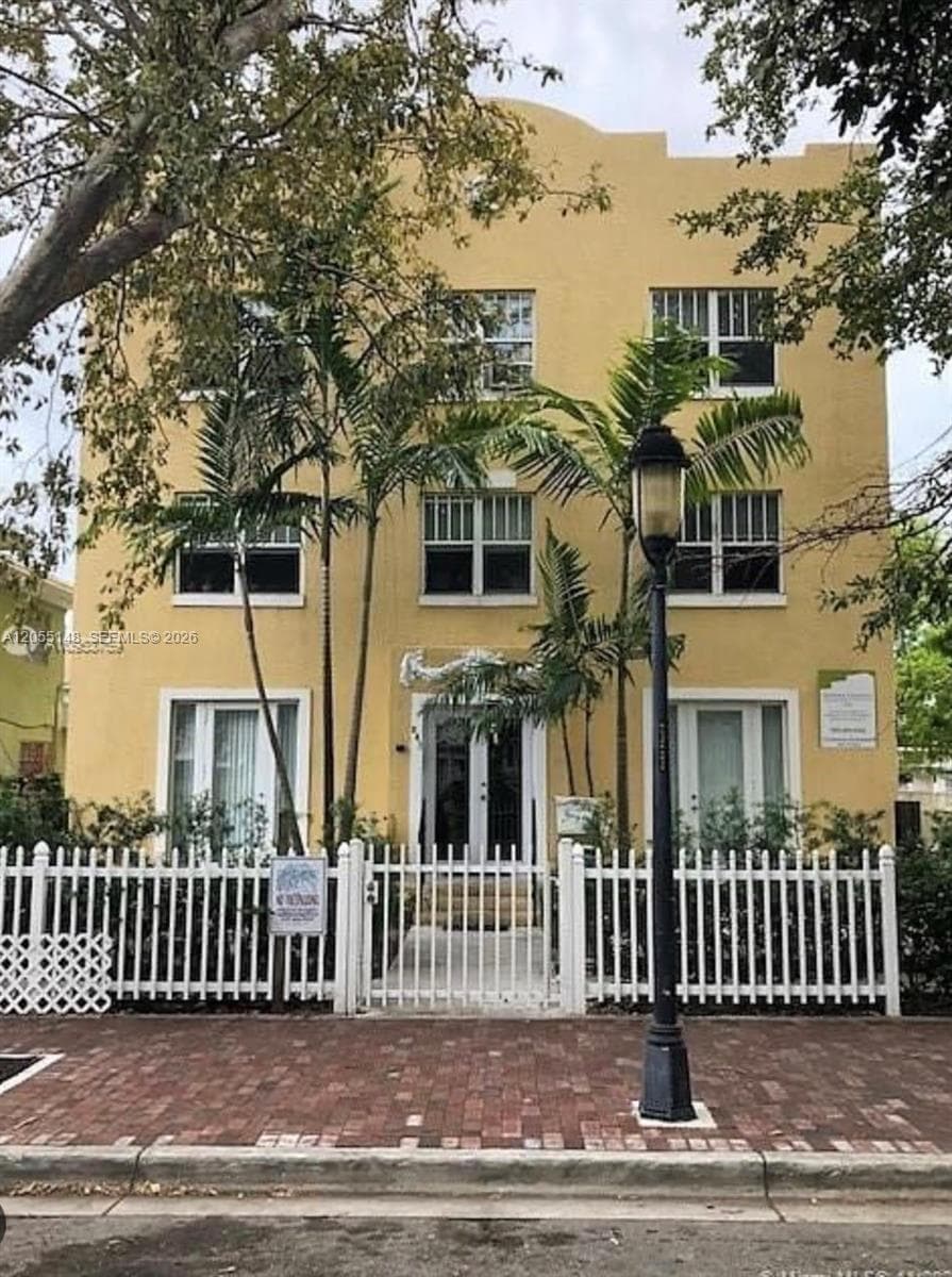 843 SW 13th Ave # 305, Miami, FL 33135