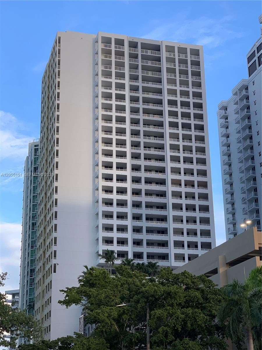 170 SE 14th St # 1402, Miami, FL 33131