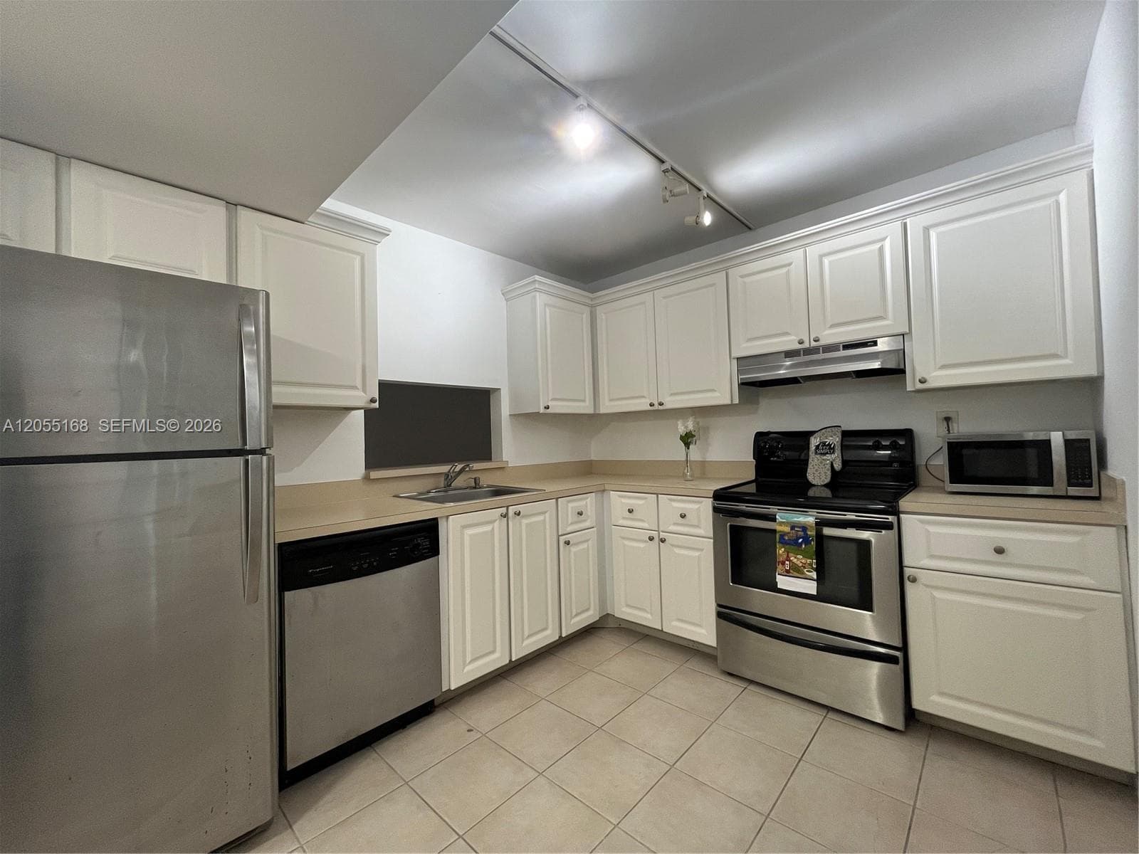 701 N Pine Island Rd # 202, Plantation, FL 33324 photo 3
