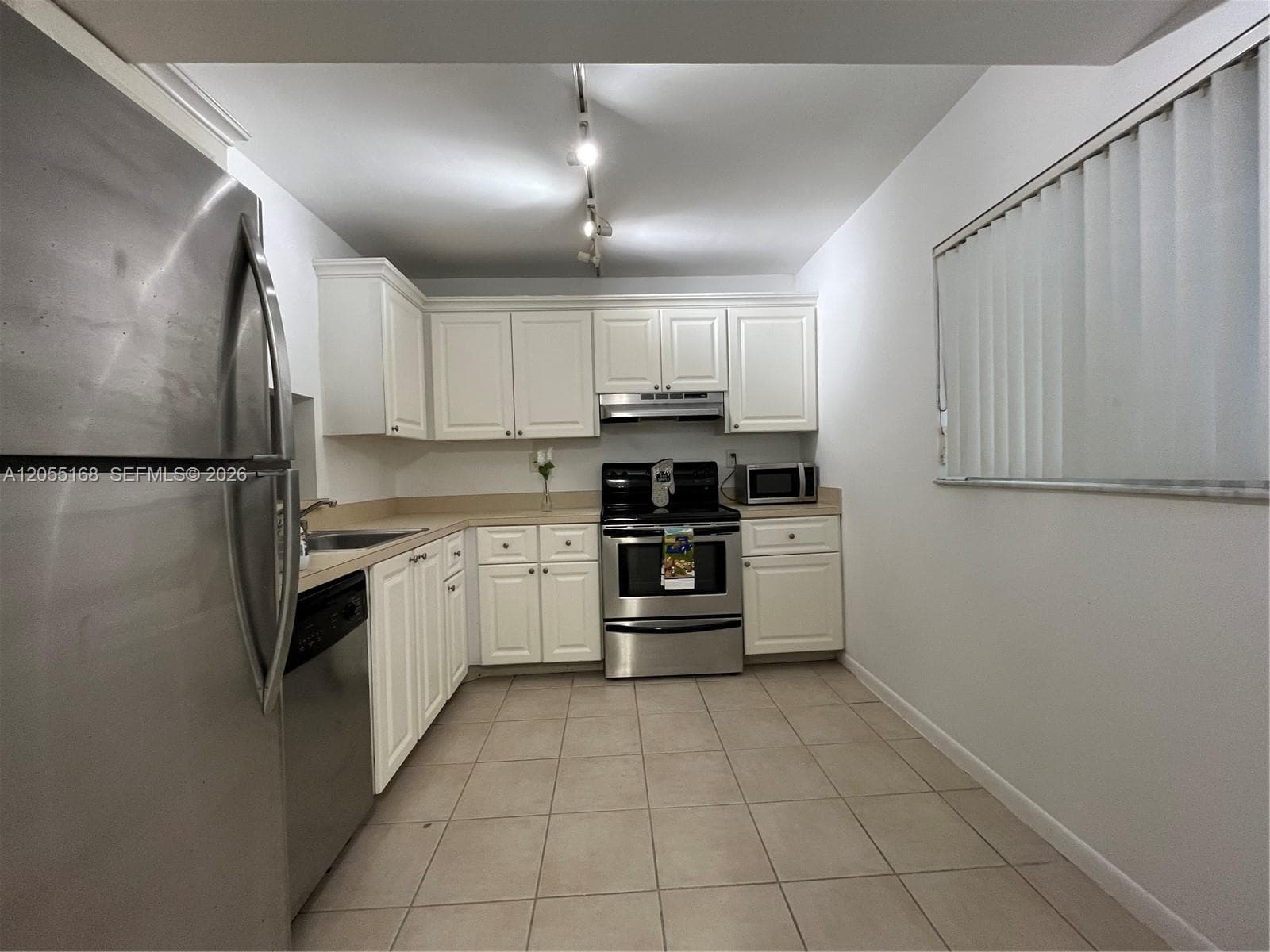 701 N Pine Island Rd # 202, Plantation, FL 33324 photo 4