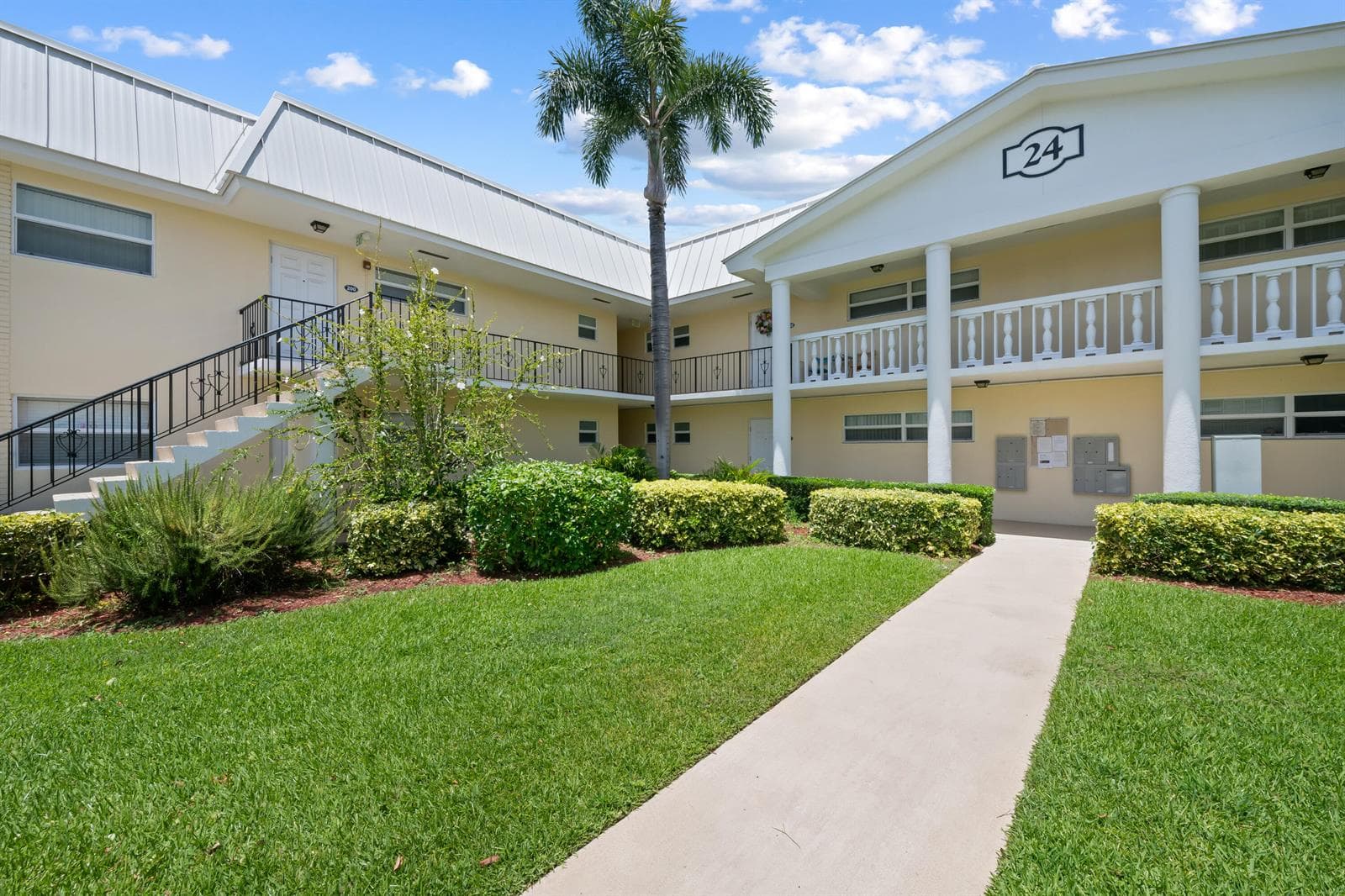 24 COLONIAL CLUB Drive # 101, Boynton Beach, FL 33435