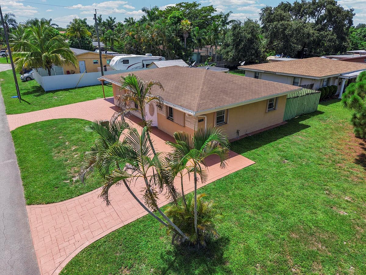 2100 N 57TH Avenue, Hollywood, FL 33021 photo 3