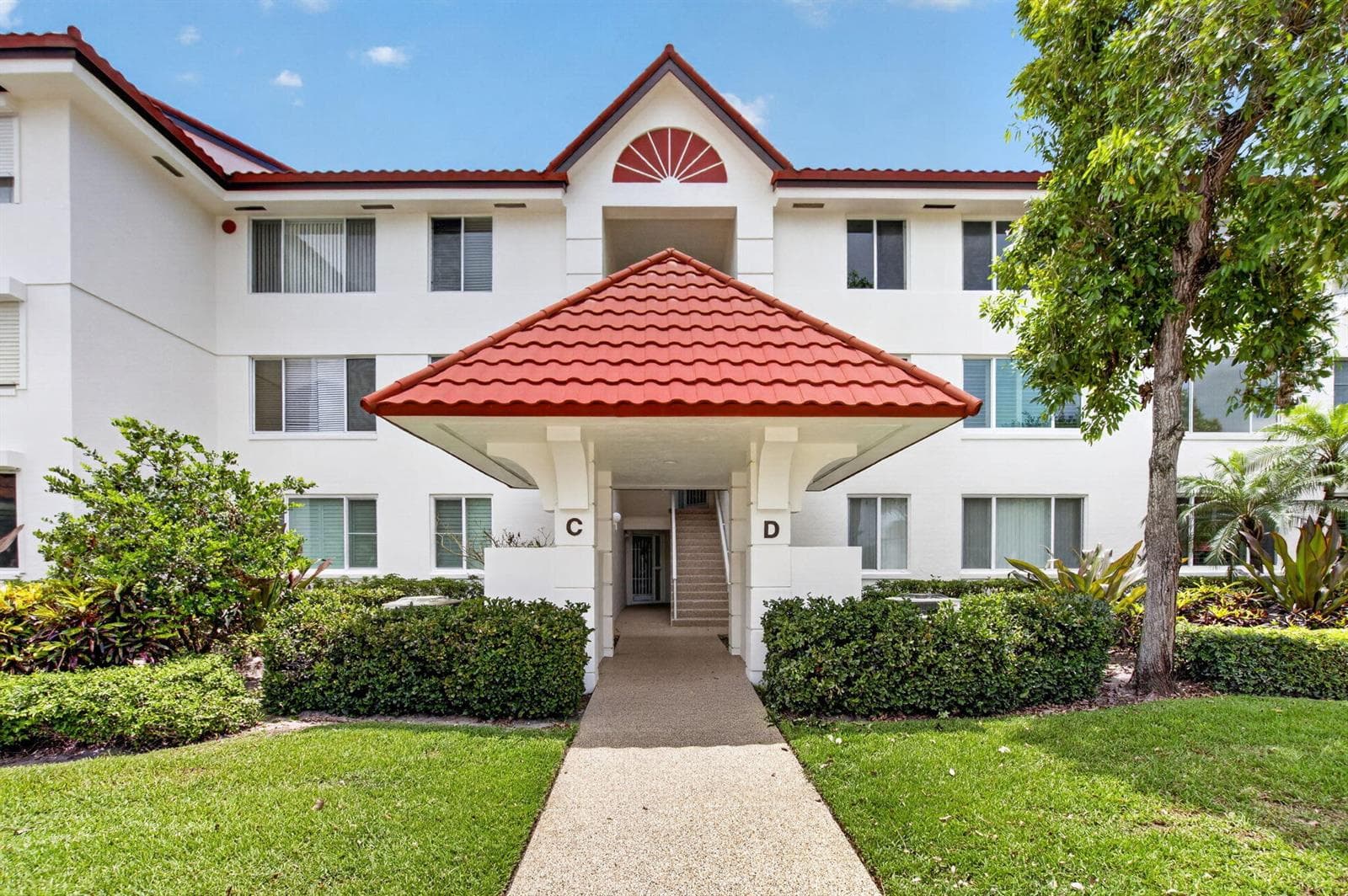 104 HALF MOON Circle # D2, Hypoluxo, FL 33462