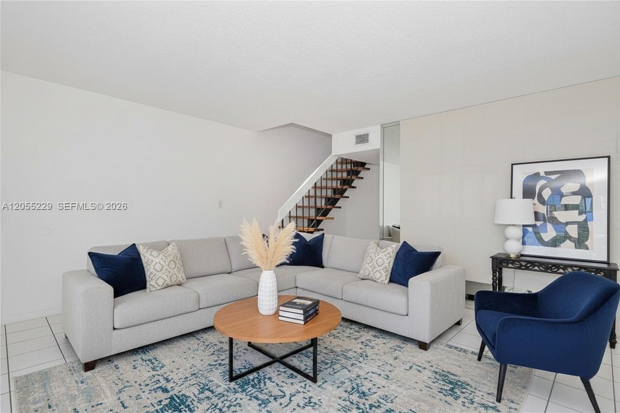 1082 W 79th St # 25, Hialeah, FL 33014 photo 4