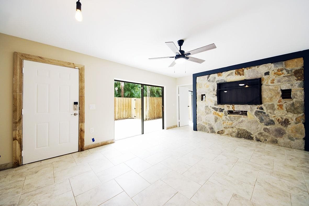 1700 Embassy Drive # Apt 402, West Palm Beach, FL 33401 photo 2