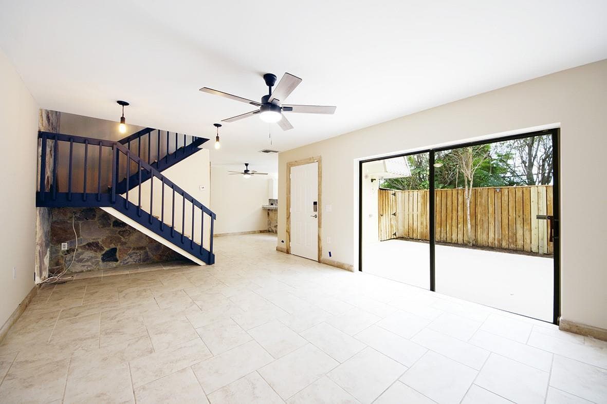 1700 Embassy Drive # Apt 402, West Palm Beach, FL 33401 photo 4