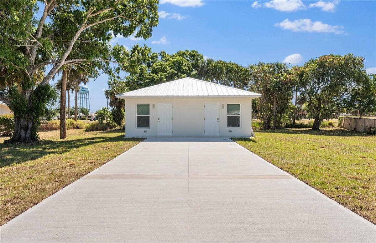 4576 30TH Avenue, Vero Beach, FL 32967 photo 2