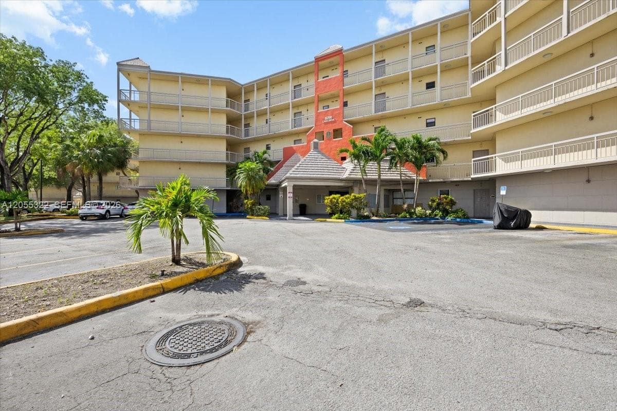 8290 Lake Dr # 130, Doral, FL 33166 photo 2