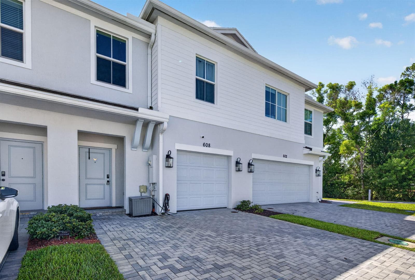 608 NE WATERS EDGE Lane, Port St. Lucie, FL 34983 photo 2