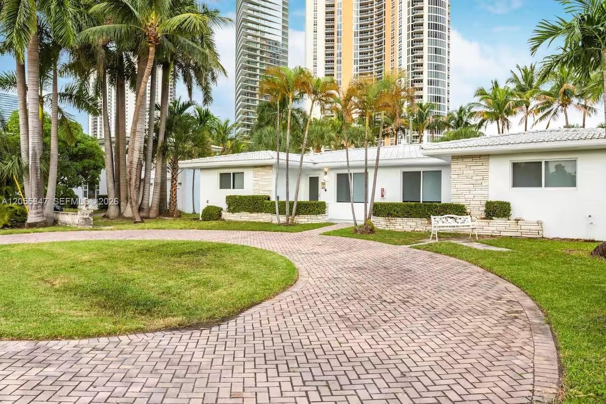 18815 Atlantic Blvd, Sunny Isles Beach, FL 33160 photo 4