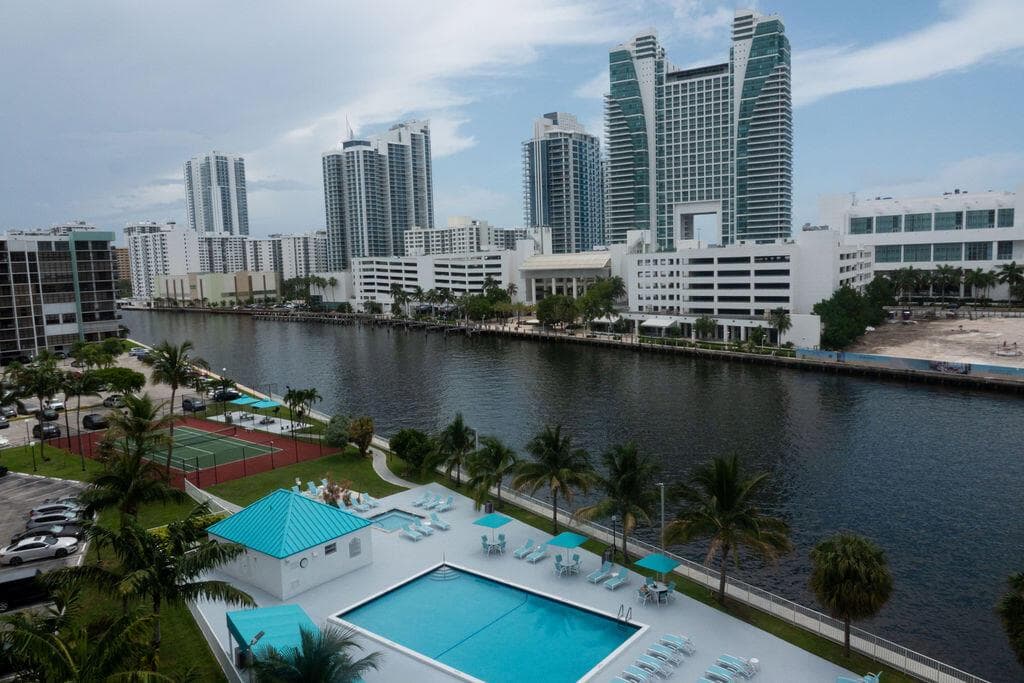 200 LESLIE Drive # 819, Hallandale Beach, FL 33009