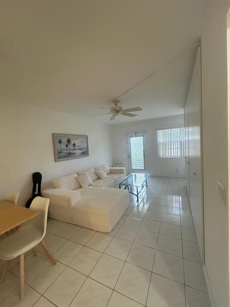 138 Markham G, Deerfield Beach, FL 33442 photo 2