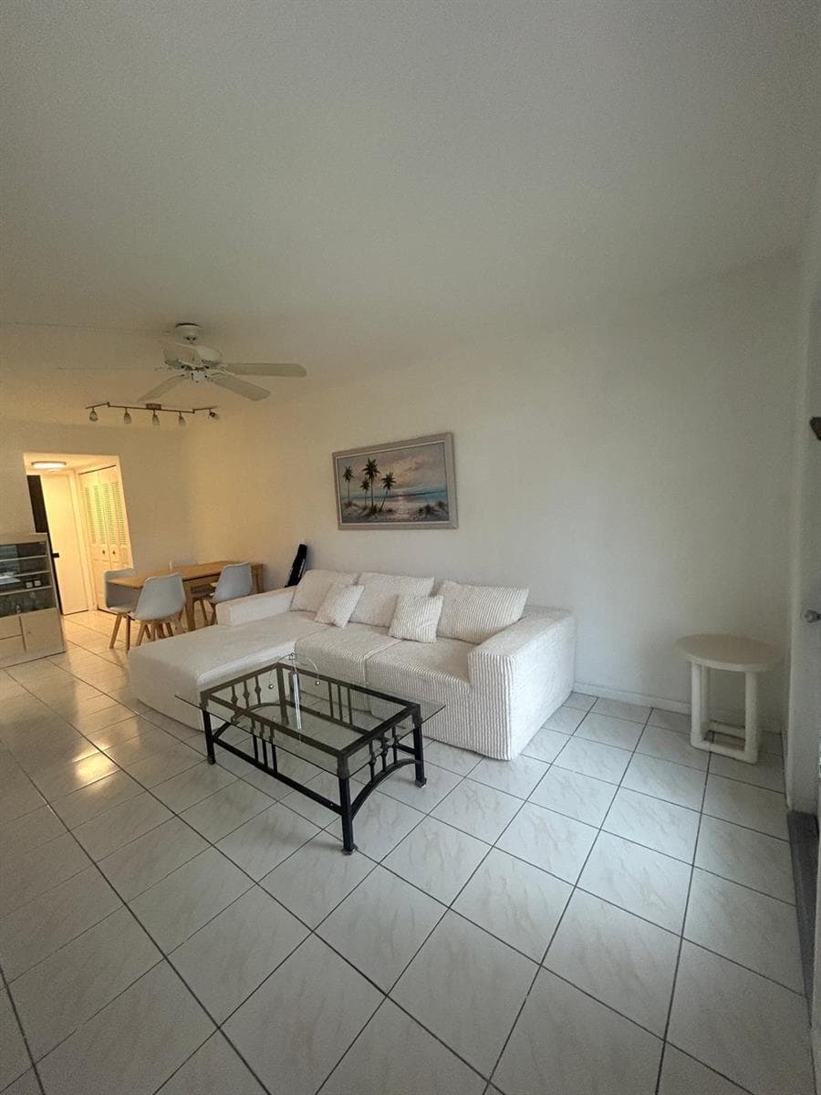 138 Markham G, Deerfield Beach, FL 33442 photo 3