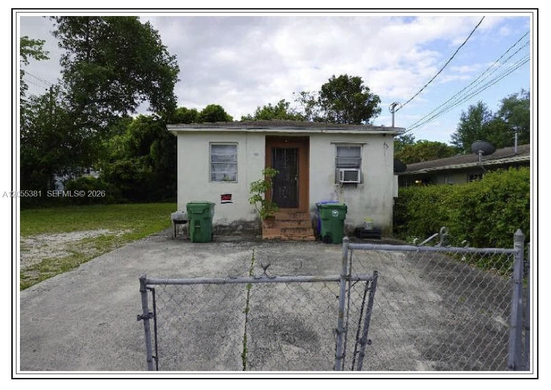 722 / 724 NW 53rd St, Miami, FL 33127 photo 2