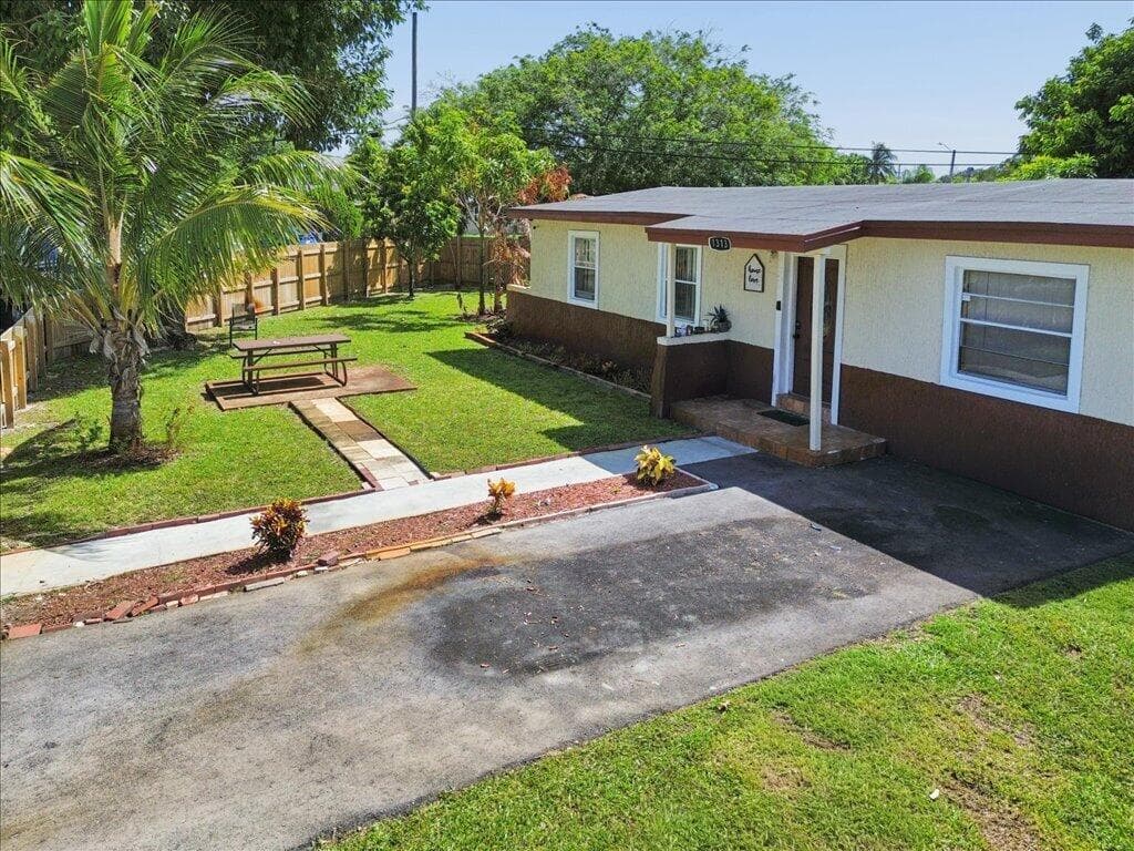 1313 NW 13TH Court, Fort Lauderdale, FL 33311 photo 2