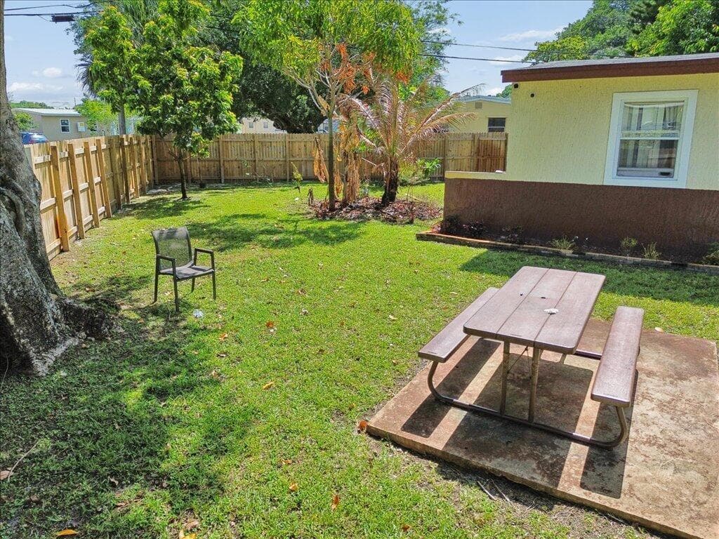 1313 NW 13TH Court, Fort Lauderdale, FL 33311 photo 4