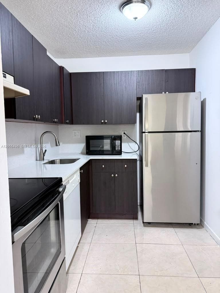 7090 NW 179th St # 107, Hialeah, FL 33015