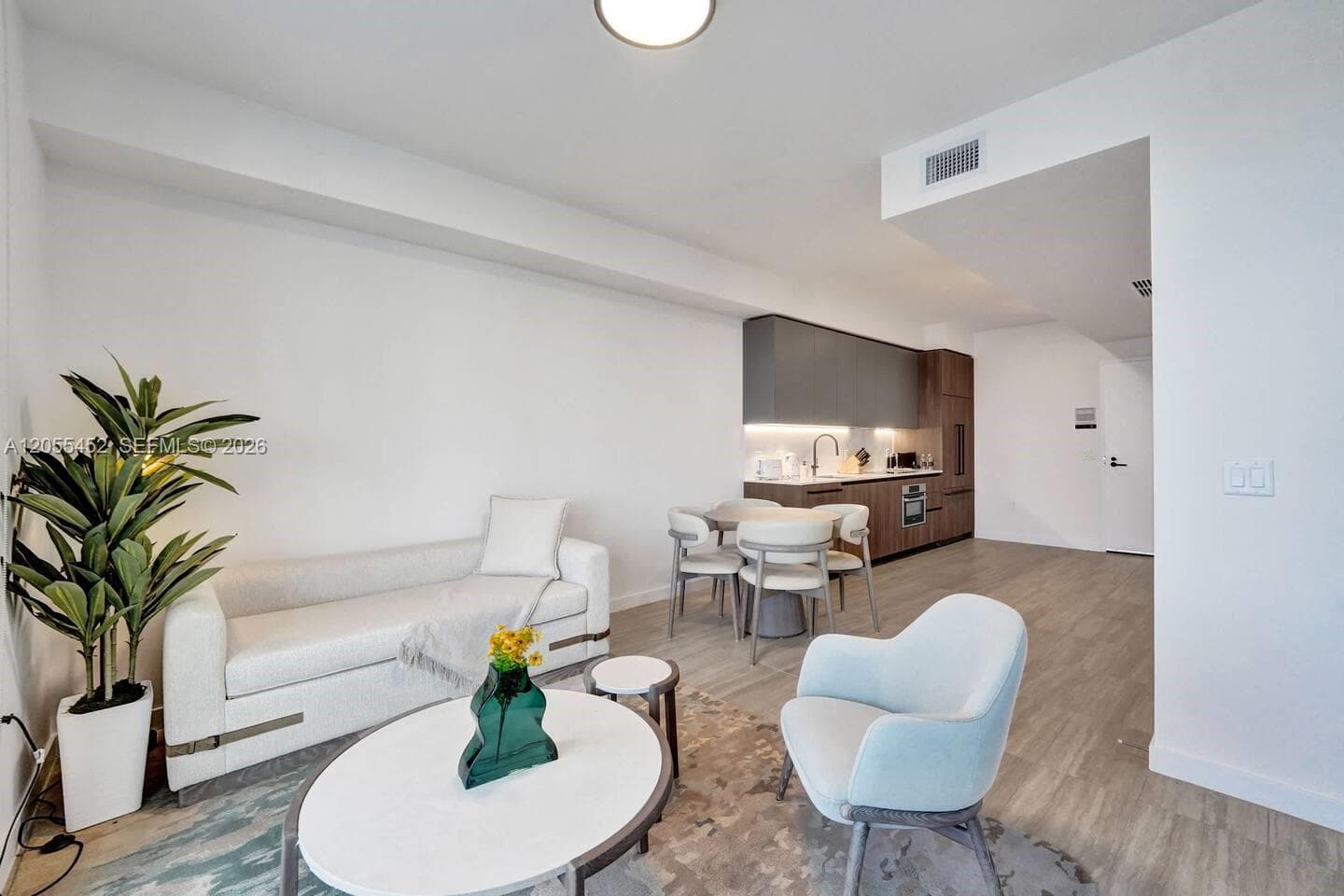 580 72ND # 1004, Miami Beach, FL 33141 photo 4