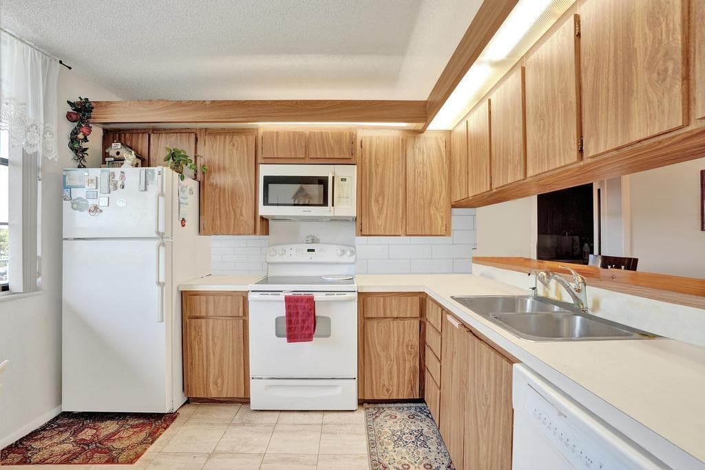 1524 Whitehall Drive # 406, Davie, FL 33324 photo 5