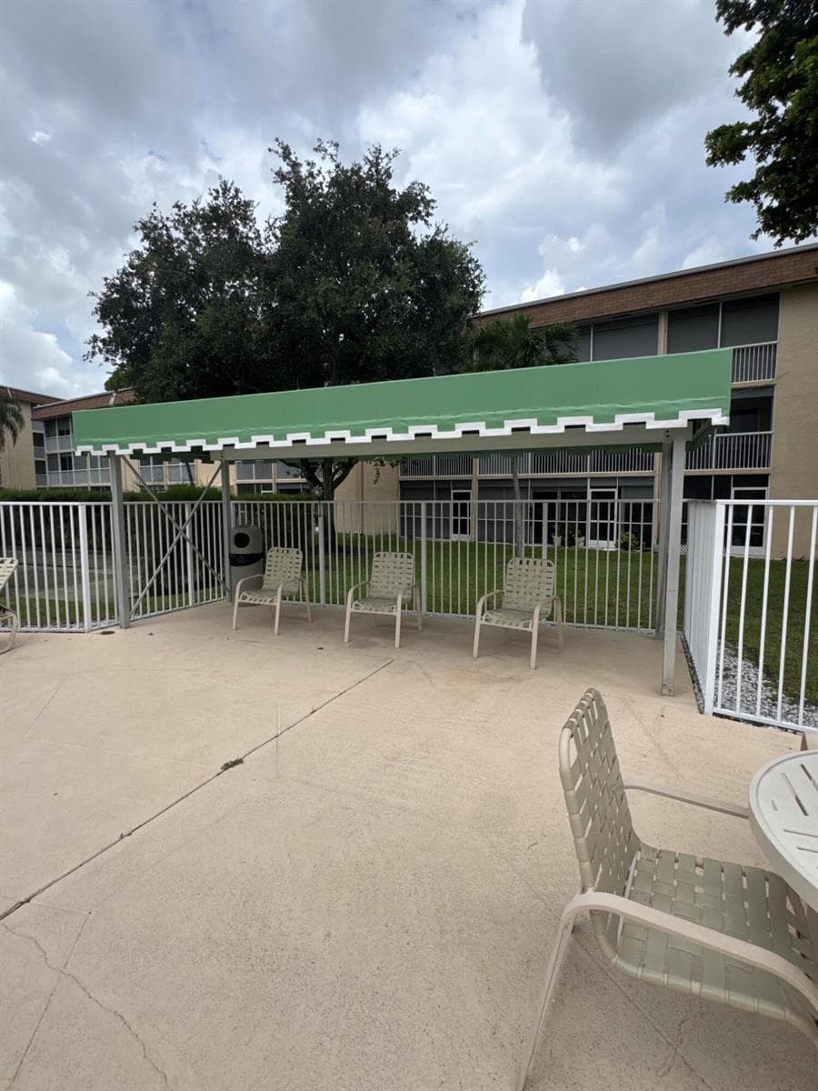 700 VILLAGE GREEN Court # 221, Palm Springs, FL 33461 photo 5