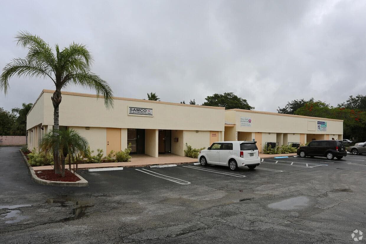 6383 10th Avenue N, FL 33463