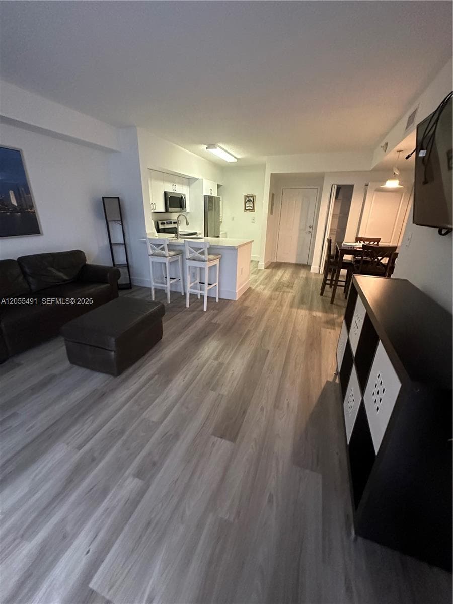 5085 NW 7th St # 410, Miami, FL 33126 photo 3