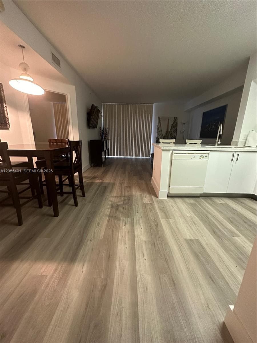 5085 NW 7th St # 410, Miami, FL 33126