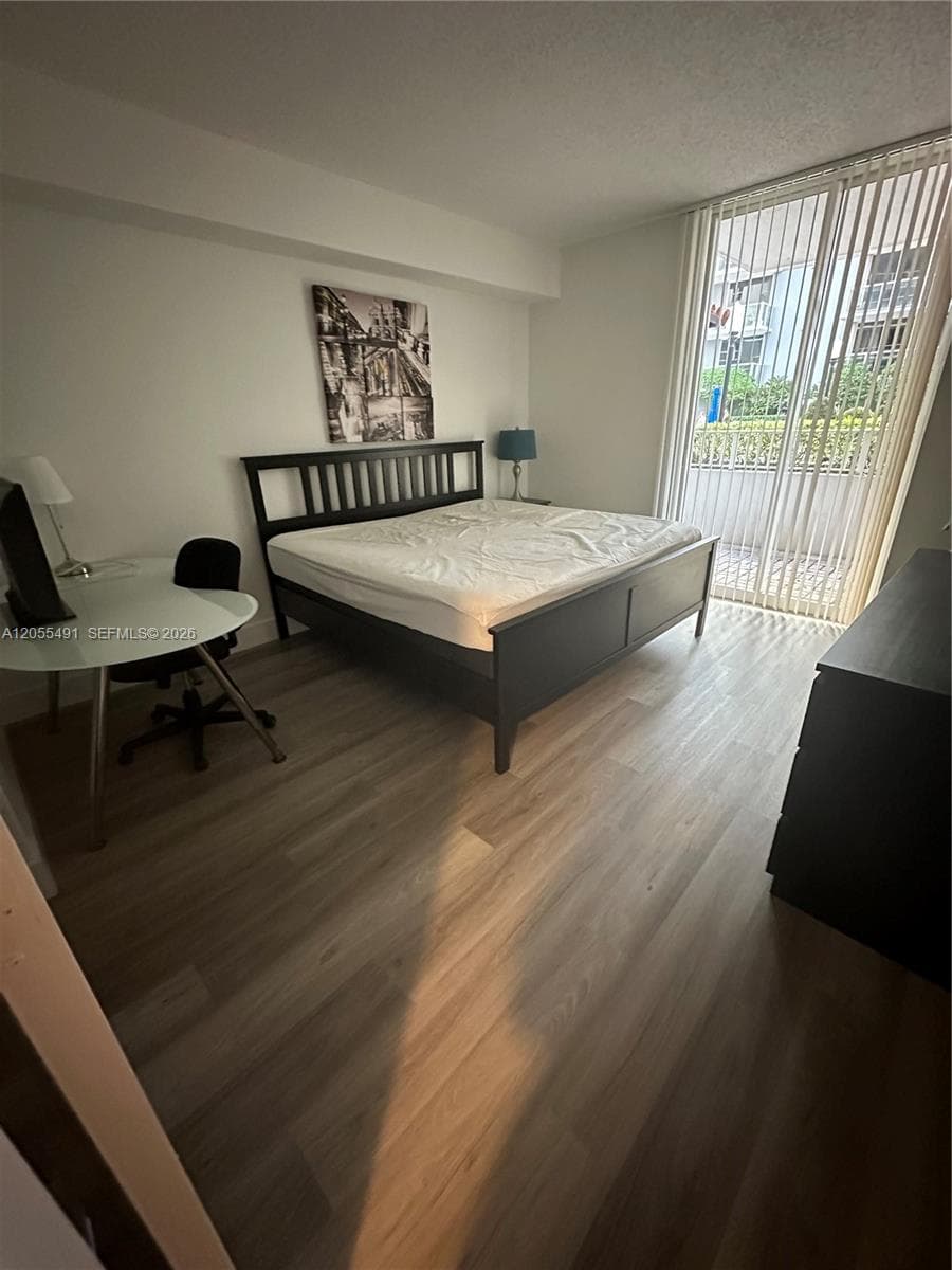 5085 NW 7th St # 410, Miami, FL 33126 photo 4