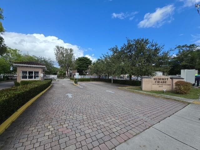 8405 NW 8th St # 201, Miami, FL 33126 photo 2