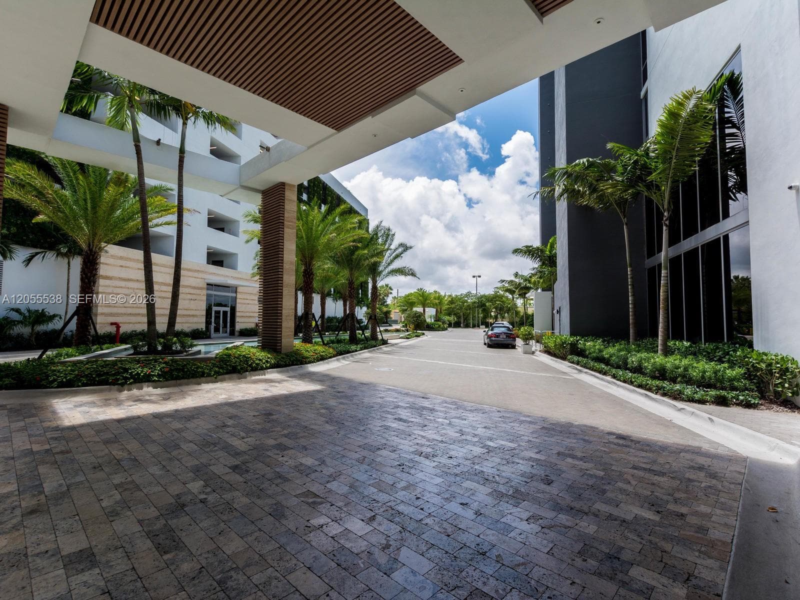 16385 Biscayne Blvd # 1103, North Miami Beach, FL 33160 photo 3
