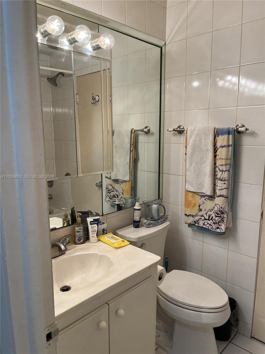 120 Golden Isles Dr # 44B, Hallandale Beach, FL 33009 photo 2