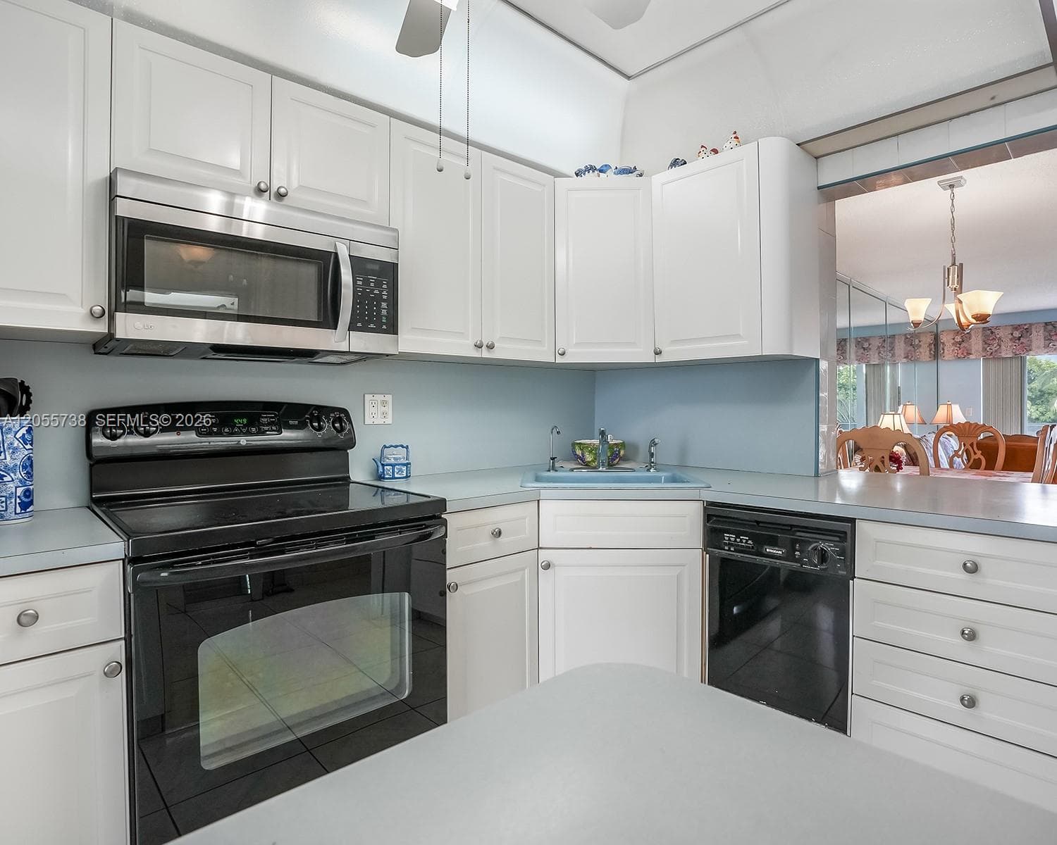 455 Paradise Isle Blvd # 207, Hallandale Beach, FL 33009 photo 4